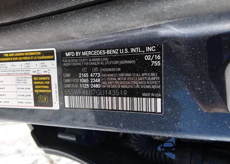 2016 Mercedes-Benz C 300 4Matic z USA, uszkodzony, nr VIN 55SWF4KB7GU143519